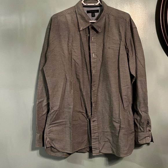 Tommy Hilfiger dress shirt, small checkered print​​​ - Picture 1 of 5